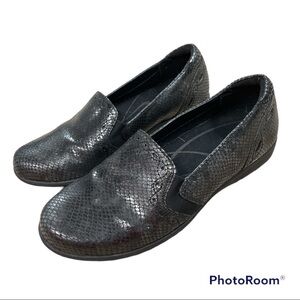 Aravon Adalyn Grey Reptile Loafer Women’s 9 Wide Slip on comfy leather shoes